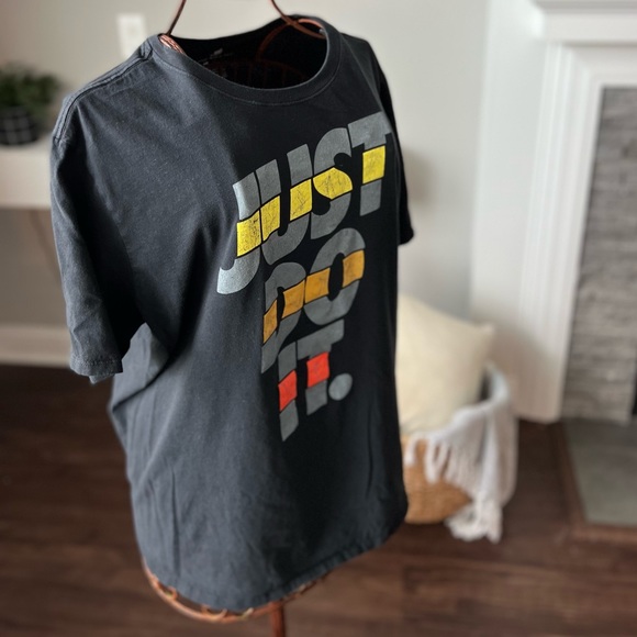 Men’s Nike Black Short Sleeve Tee Just Do It Size Extra Large - Picture 3 of 12